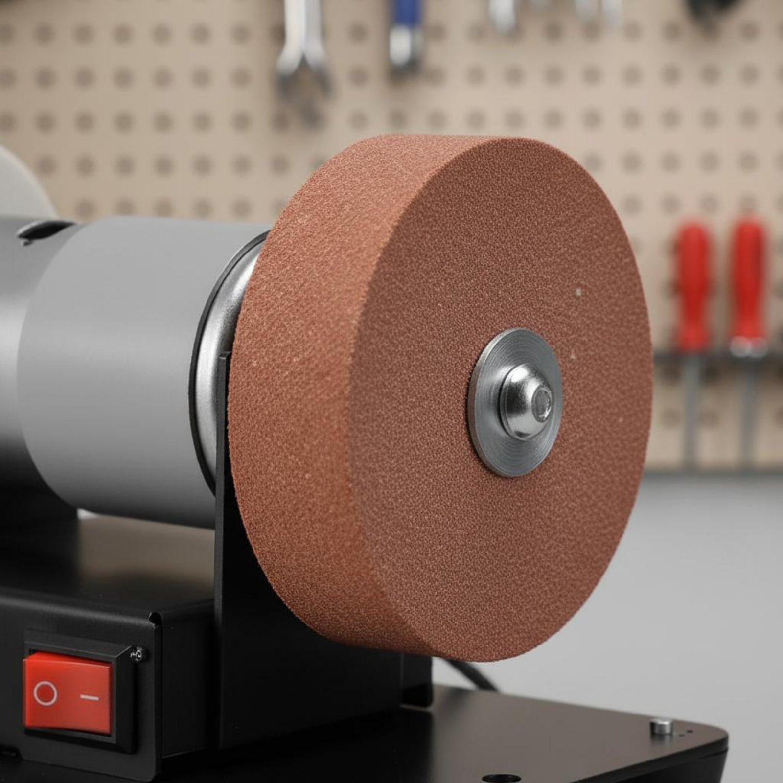 Power Tools In Workshop - مطحنة صغيرة متعددة الوظائف للطاولة، أداة